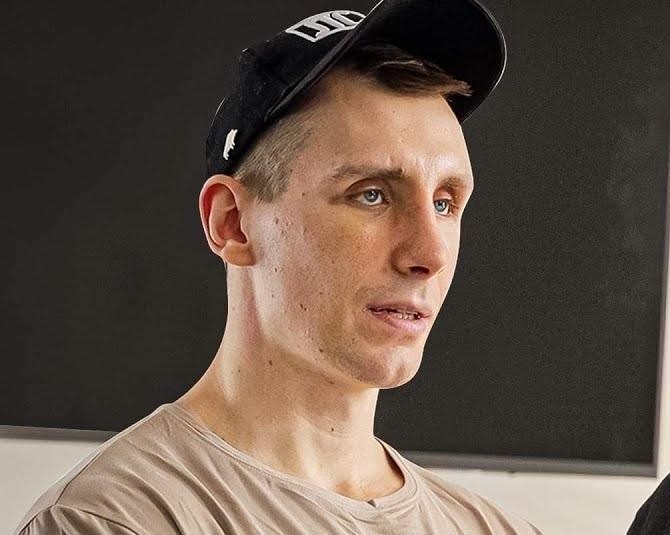 Zrzut ekranu profilu Owcy WK na Instagramie (@owcawk) z widoczną dużą liczbą obserwujących i siatką zdjęć o tematyce fitness.