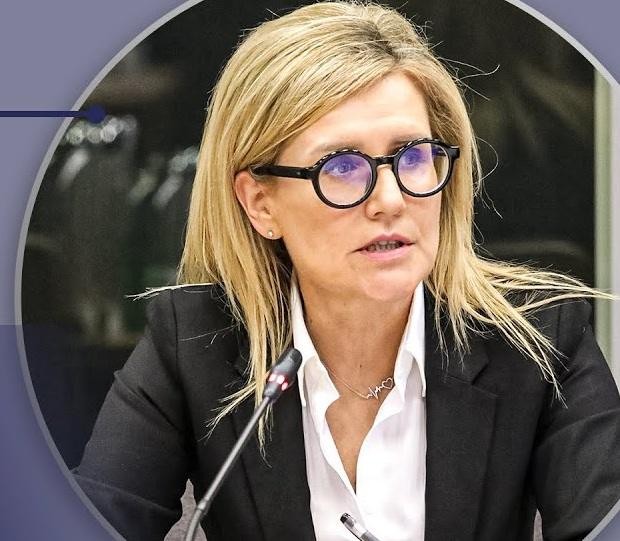 Ewa Wrzosek, prokurator, w trakcie wykonywania obowiązków zawodowych, symbol walki o praworządność.